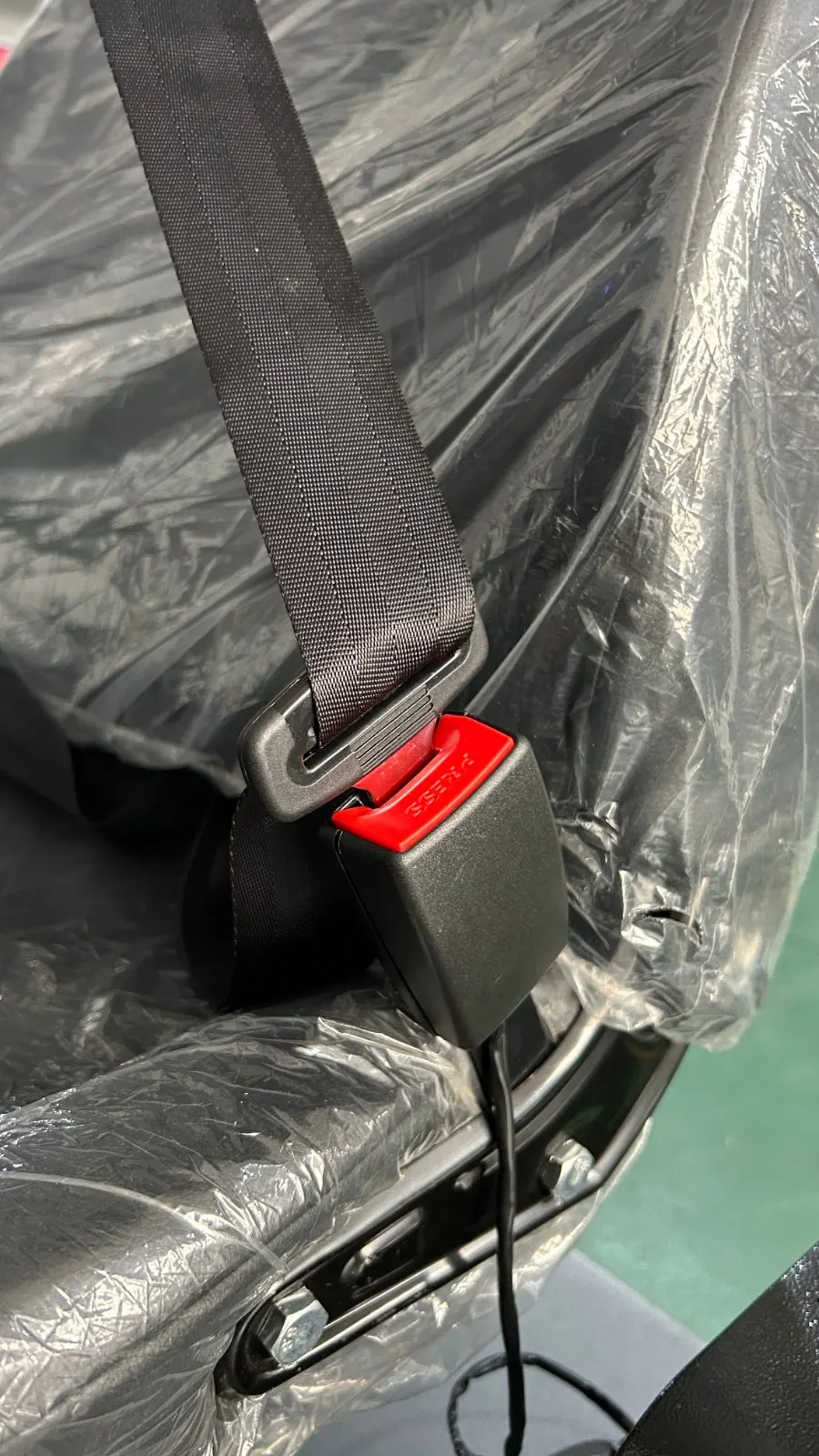 Driver’s seat and seat belt