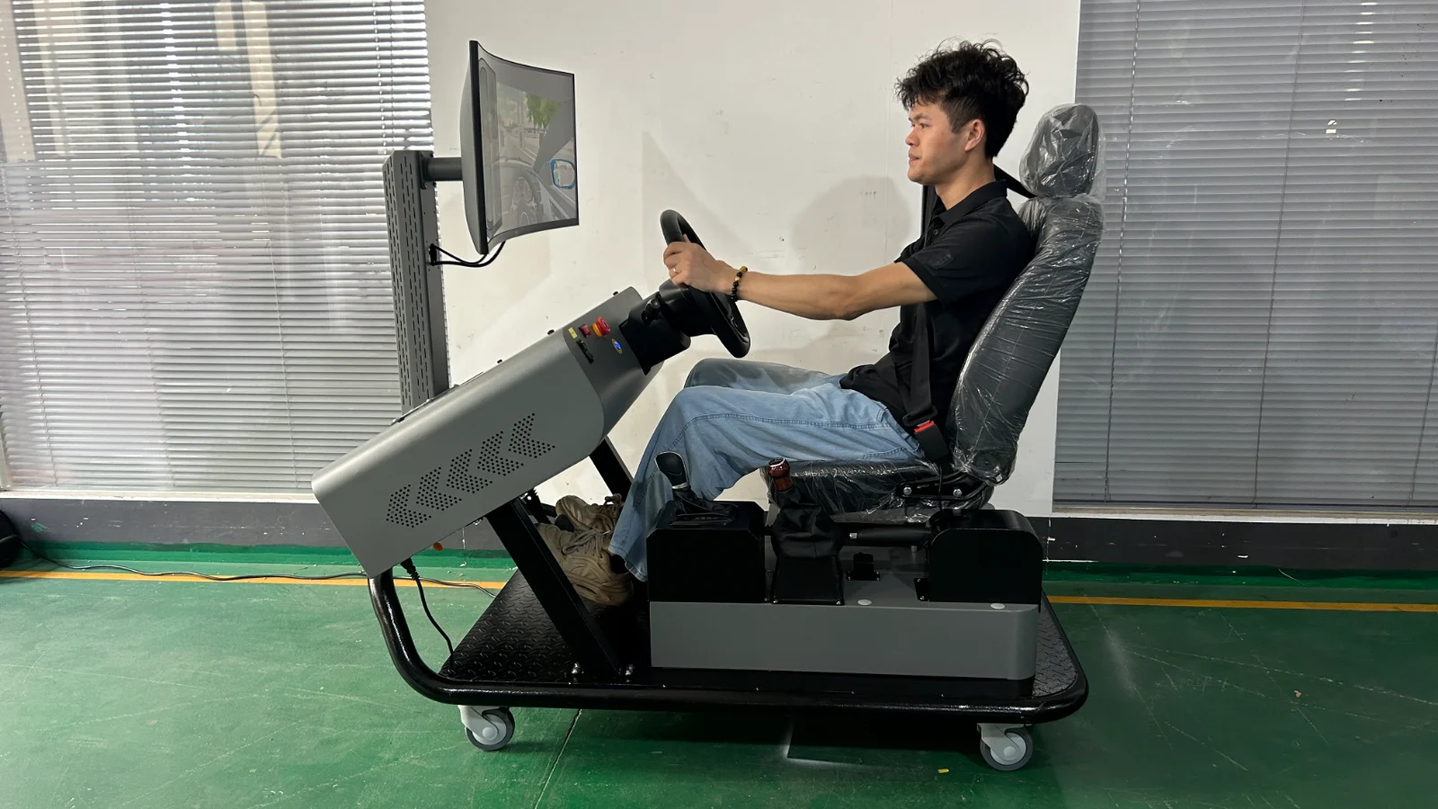 Single-Screen Car Driving Simulator — Equipment photograph